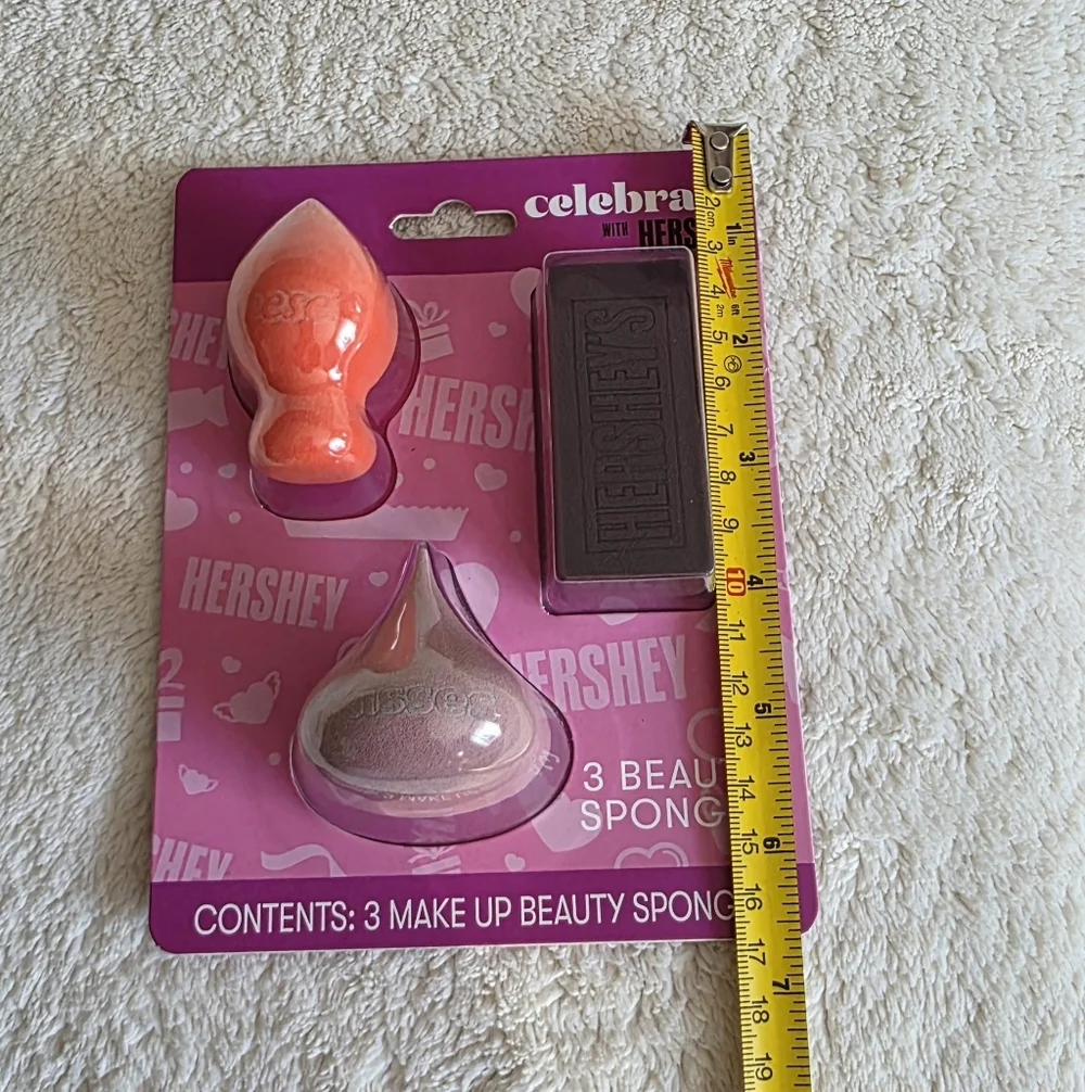 NEW limited-edition Valentine's 2025 HERSHEY'S Beauty Blender Set 3 pk